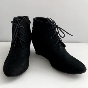 🌸Wedged Faux Suede Booties